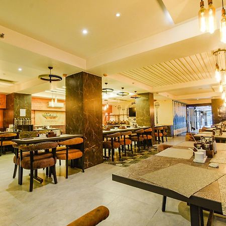 Treebo Premium Seven Lake View Hyderabad Exterior foto