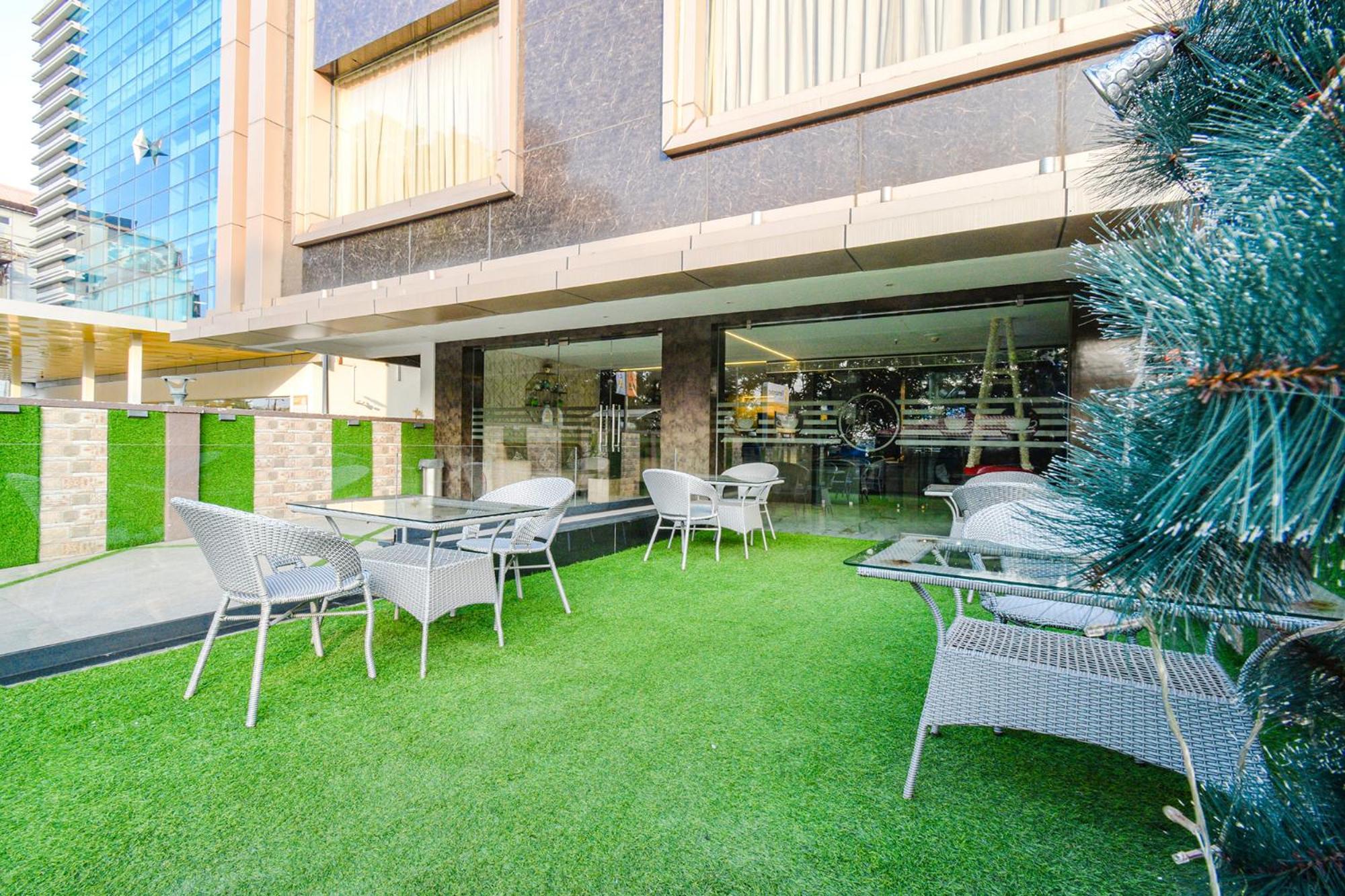 Treebo Premium Seven Lake View Hyderabad Exterior foto