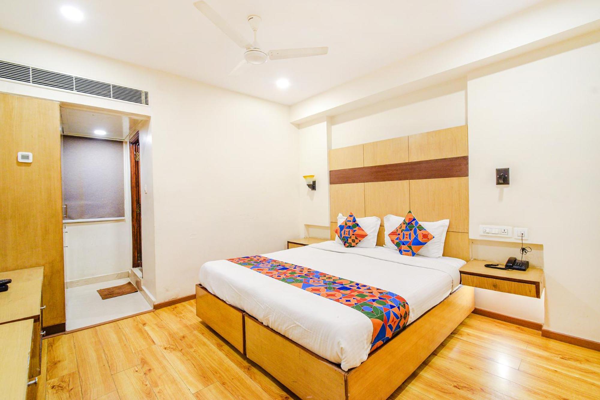 Treebo Premium Seven Lake View Hyderabad Exterior foto