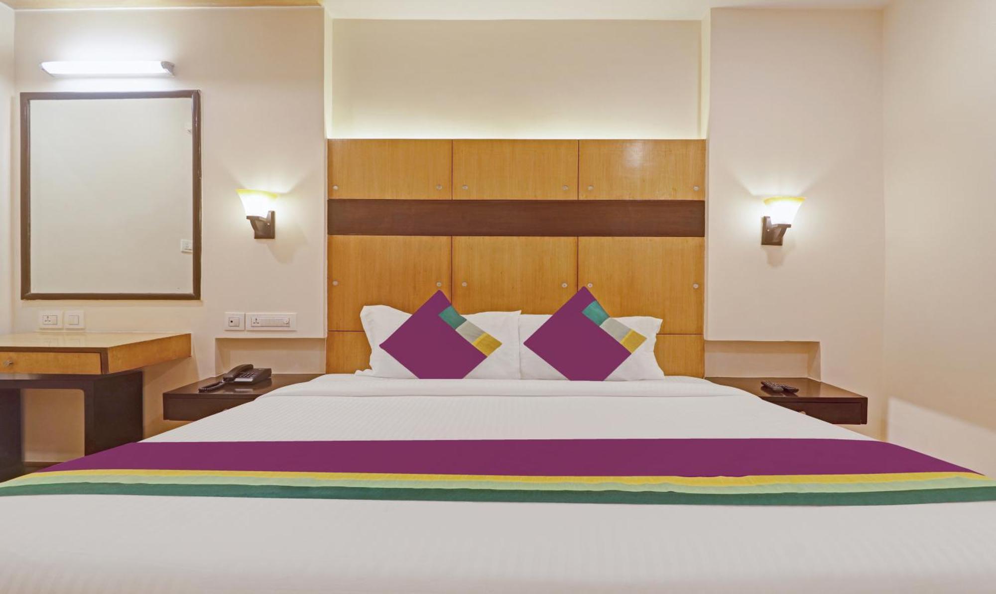 Treebo Premium Seven Lake View Hyderabad Exterior foto
