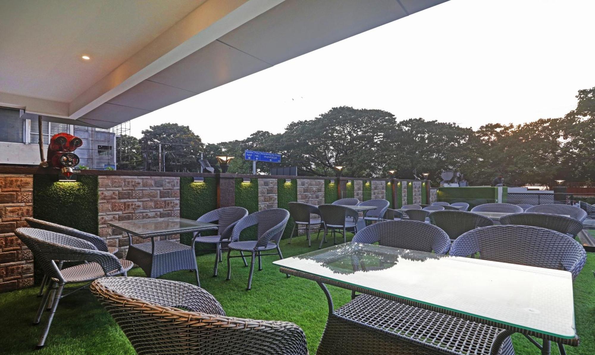 Treebo Premium Seven Lake View Hyderabad Exterior foto